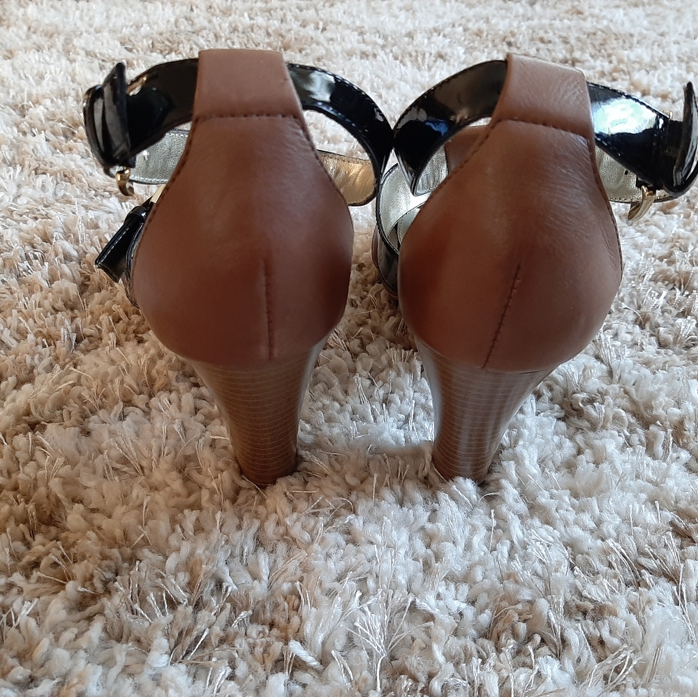 Eurosoft by Sofft Women's Black & Tan Heeled Leather Sandals Size 9M - Picture 5 of 9